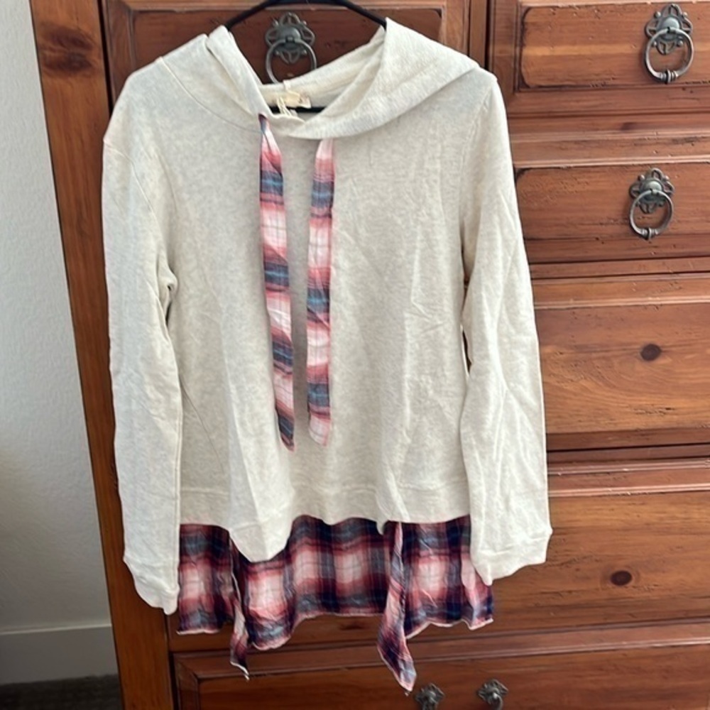Hem & Thread Women’s Cream Sweatshirt With Flannel Accents and Hood NWT